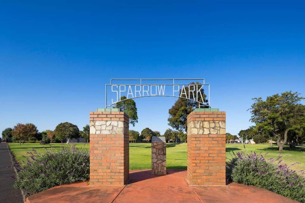 The Pix - Industrial Chic At Its Best Geelong West Buitenkant foto